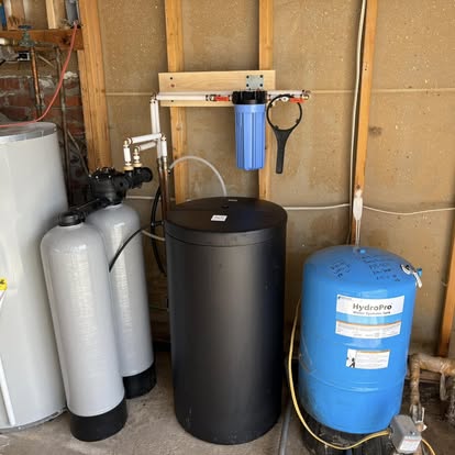 A monitored water softener installation